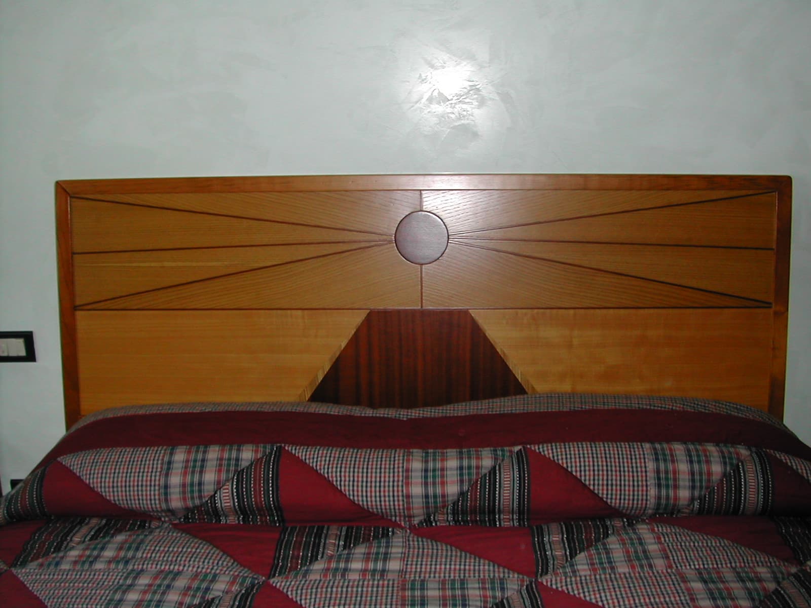 Camera da letto sarda intagliata e dipinta — foto 6 di 7
