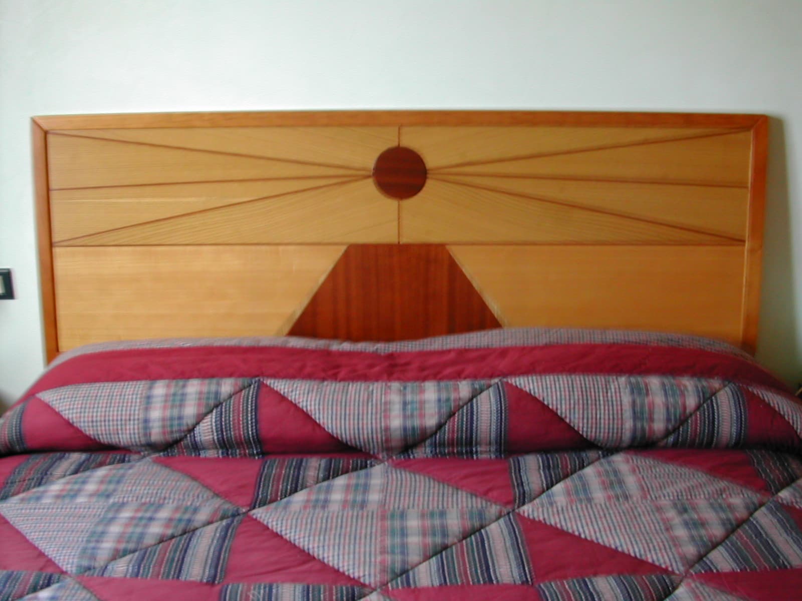 Camera da letto sarda intagliata e dipinta — foto 7 di 7