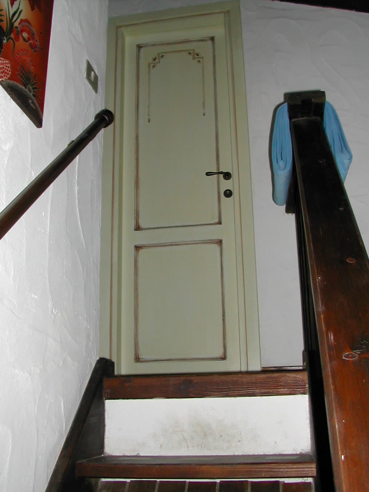 Porte in legno dipinte a mano